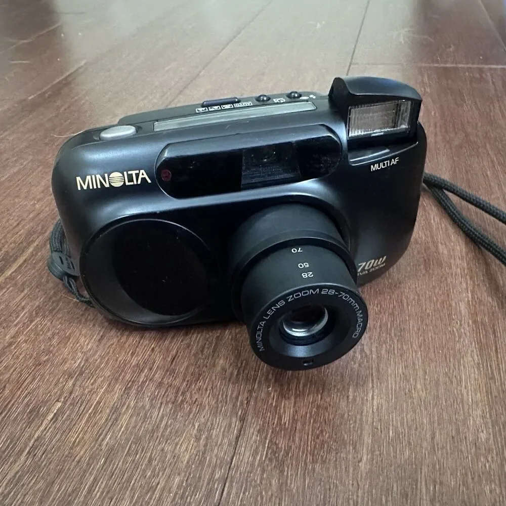 Minolta Riva Zoom 70w Multi AF 35mm Film Point and Shoot Camera Black Tested